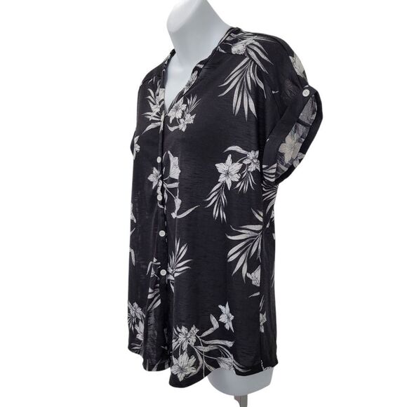 2/$20 Lily Morgan Black & White Flower Pattern Button Down Top Blouse Size: M - Picture 2 of 8